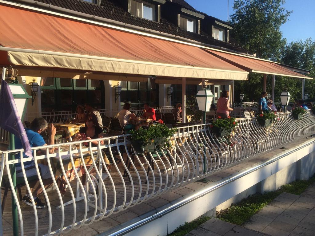 Hotel Familia Zamárdi Εξωτερικό φωτογραφία